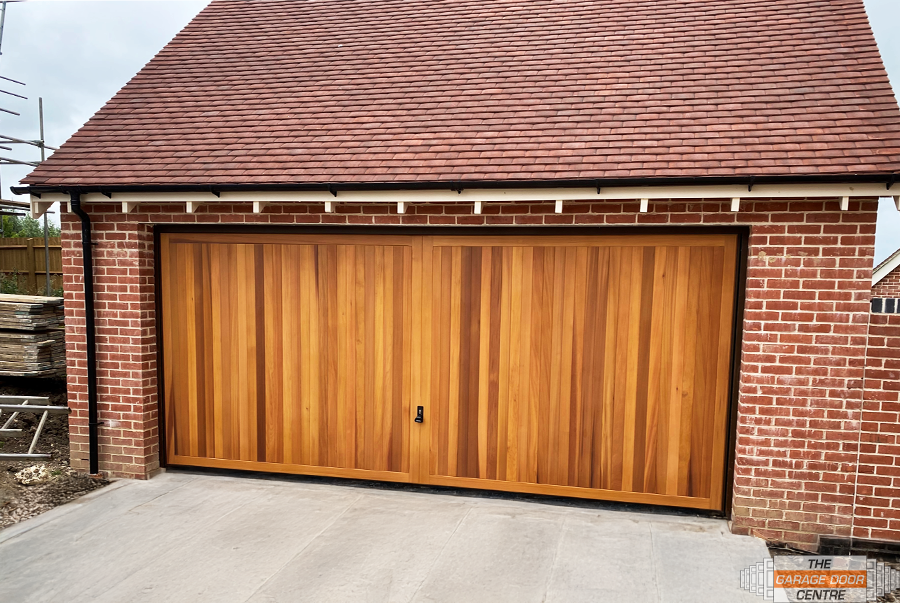 garador timber vertical RF door 